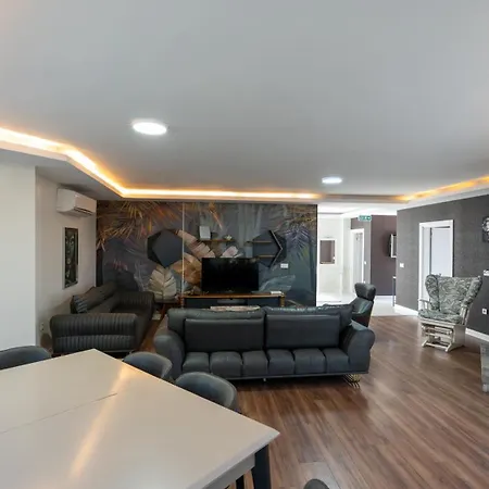 Savra House