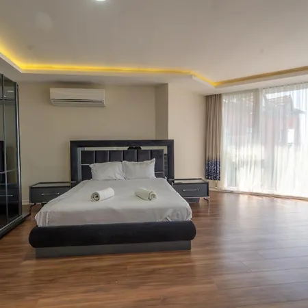 Savra House Villa *
